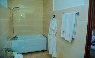 Отель Hotel & Fitness Center MANDARIN Актау Большой двухместный номер с 1 кроватью-2